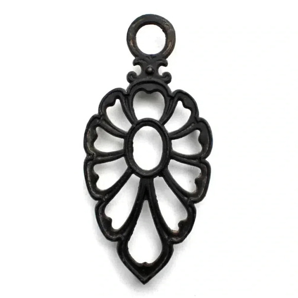 Vintage ORNATE Black Cast Iron Trivet Hot Plate Dew Drop Footed Japan - Picture 1 of 2